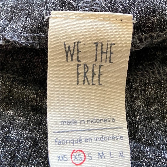 Sweaters - Picture 4 of 4